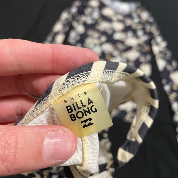 Billabong Reversible Bikini and Rash Guard Set - Picture 5 of 8